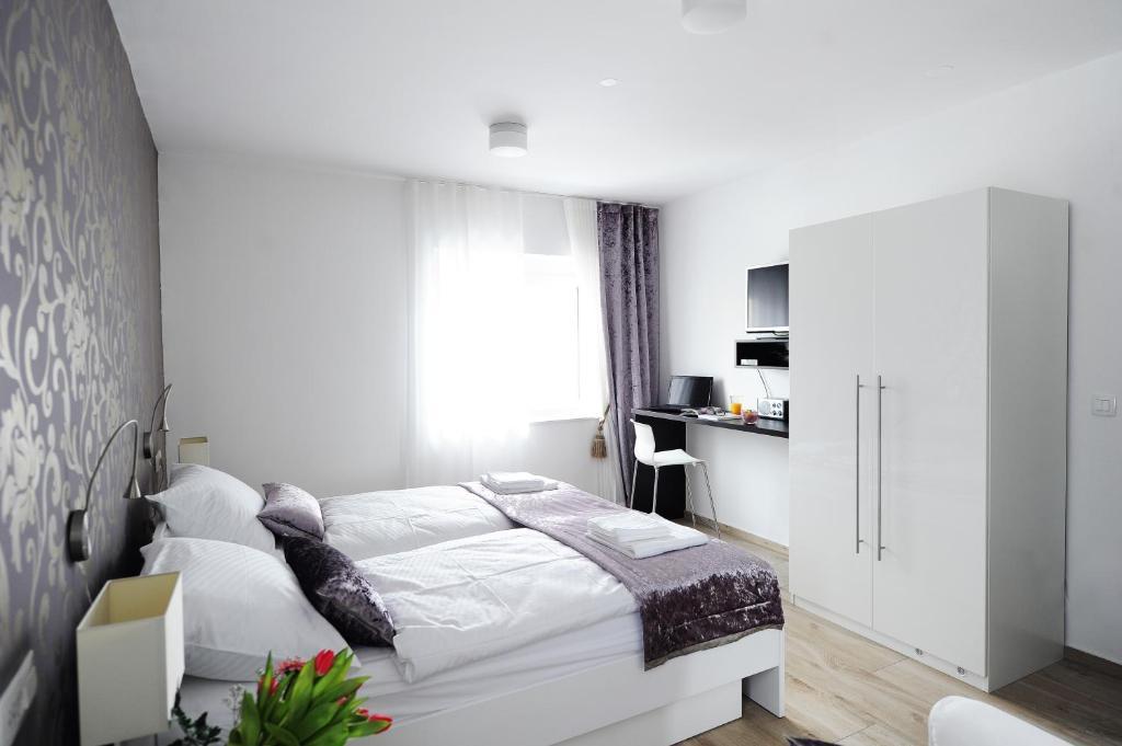 Garni Hotel Azur Ljubljana Ruang foto