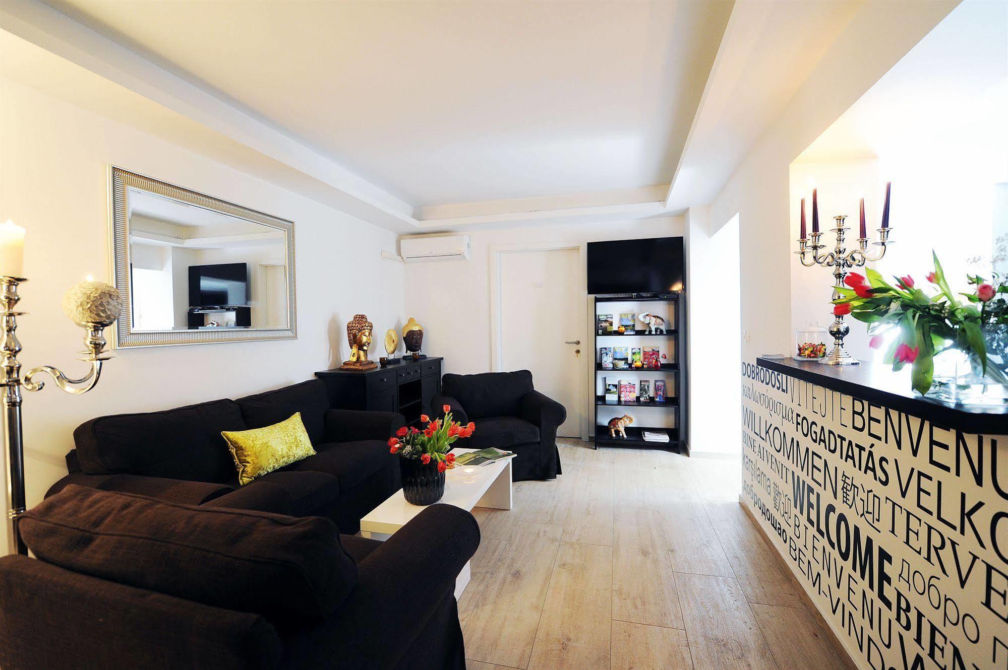 Garni Hotel Azur Ljubljana Bagian luar foto